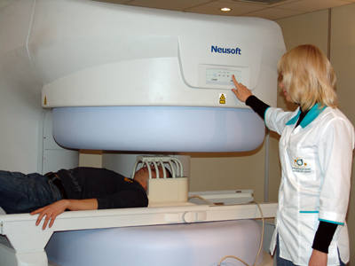 Проведение томографии и МРТ – в чем разница