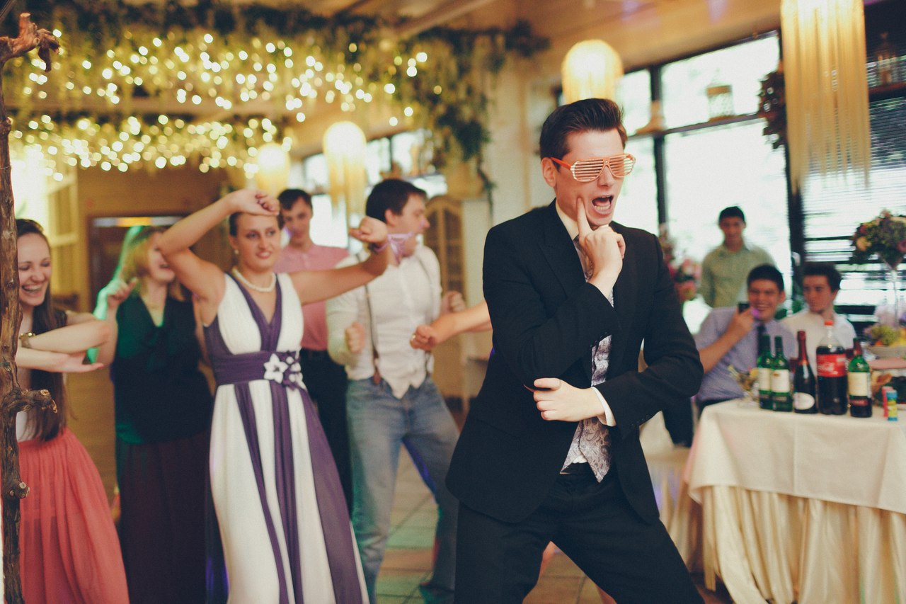 Как выбрать хорошего ведущего на свадьбу?