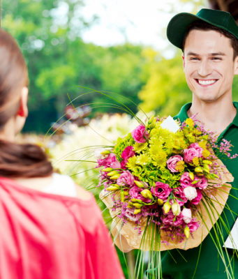 Для чего нужна доставка цветов?