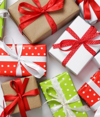 Что подарить любимой девушке: идеи классных подарков