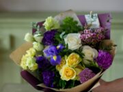 Умелая доставка цветов радует букетами, которые выполнены в разных техниках