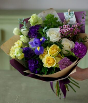 Умелая доставка цветов радует букетами, которые выполнены в разных техниках