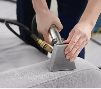 Профессиональная химчистка диванов Киеве: особенности процедуры и для чего она нужна