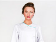 Медицинские халаты на кнопках: стерильность и надежность