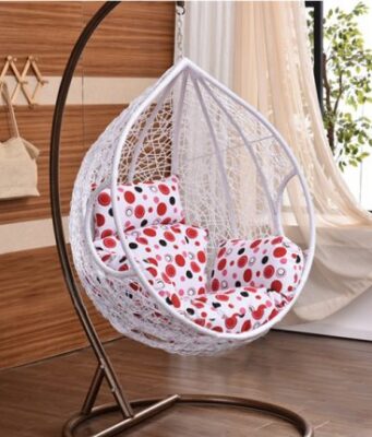 Мебель из ротанга: уход и применение в саду