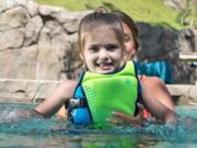 Что нужно знать о детских жилетах для плавания