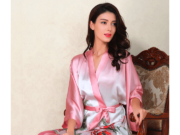 Атласный халат: идеальный выбор женщины