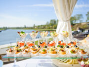 Причина популярности кейтеринга на свадьбу