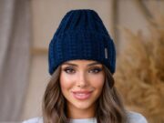Синие женские шапки: почему этот цвет до сих пор в моде?