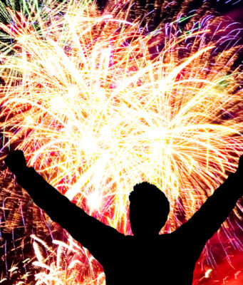 Какие меры осторожности нужно соблюдать при запуске салюта?