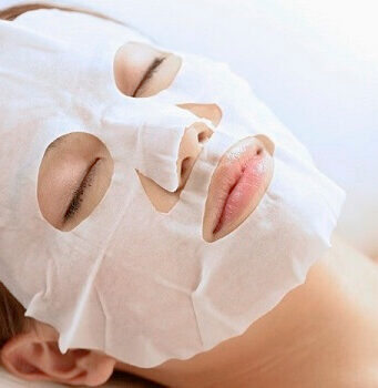 Тканевая маска для выравнивания тона лица: плюсы и минусы