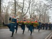 В Бишкеке установили новый памятник генералу Ивану Панфилову