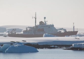 В середине января украинский ледокол отправится в Антарктиду