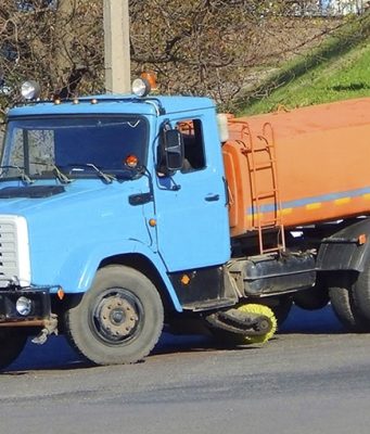 Аренда поливомоечной машины: эффективное решение для ухода за территорией
