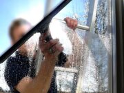 Правила безопасности и необходимое оборудование при мойке окон на высоте